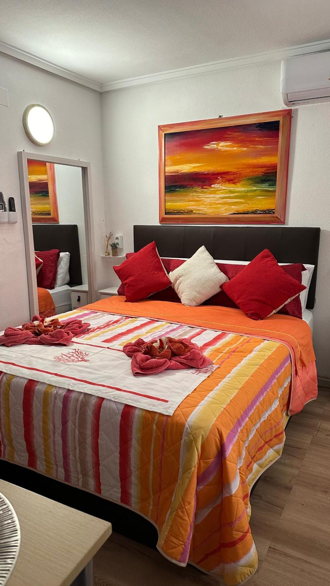 Alicante Postiguet Studios Luaran gambar