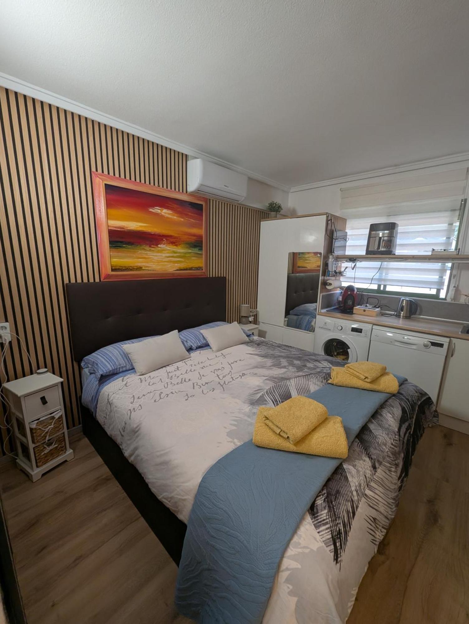 Alicante Postiguet Studios Luaran gambar