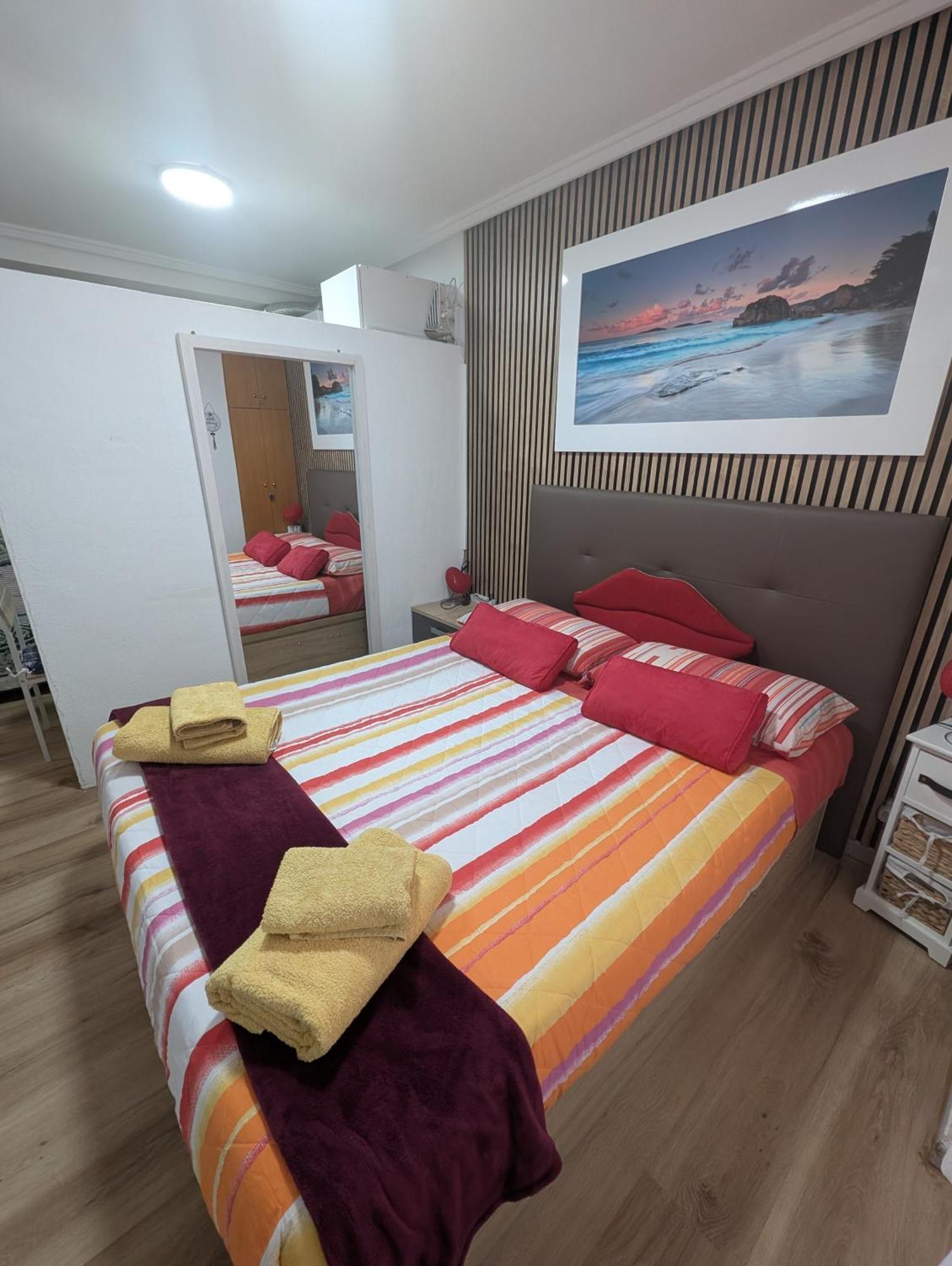 Alicante Postiguet Studios Luaran gambar